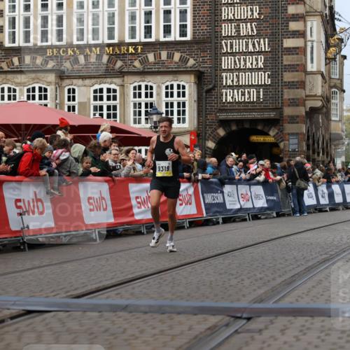 05.10.2025 - 20. swb-Marathon Bremen Yannick Fuchs http://msf.ph/oto/9233913 05.10.2025 10:34:43 Ziel 9319, 10718 meine-sportfotos.de