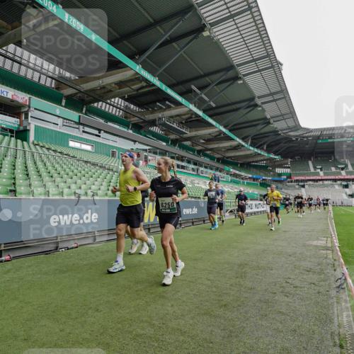 05.10.2025 - 20. swb-Marathon Bremen Michael Burmester http://msf.ph/oto/9233916 05.10.2025 12:57:01 Laufen im Stadion 31, 237, 246, 299, 305, 479, 591, 613, 833, 1161, 1380, 1382, 1595, 1627, 1679, 1971, 1977, 2166, 2263, 2269, 2436, 2438, 2522, 2571, 2634, 3392, 3471, 3606, 3813, 3980, 4101, 4484, 5104, 5246, 5255, 5419, 5503, 5664, 6250, 6267, 6375, 6451, 6486, 6493, 6510, 6768, 6864, 6926, 7000, 7017, 7086, 7283, 7320, 7371, 7390, 7431, 7490, 7546, 7578, 7783, 8023, 8479, 8564, 8903, 8973, 9054, 9129, 325, 830, 901, 989, 2134, 2149, 3161, 4052, 4485, 5469, 5490, 6070, 6441 meine-sportfotos.de