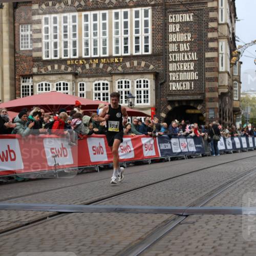 05.10.2025 - 20. swb-Marathon Bremen Yannick Fuchs http://msf.ph/oto/9233922 05.10.2025 10:34:43 Ziel 9319, 10718 meine-sportfotos.de