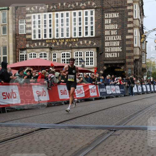 05.10.2025 - 20. swb-Marathon Bremen Yannick Fuchs http://msf.ph/oto/9233932 05.10.2025 10:34:43 Ziel 9319, 10718 meine-sportfotos.de