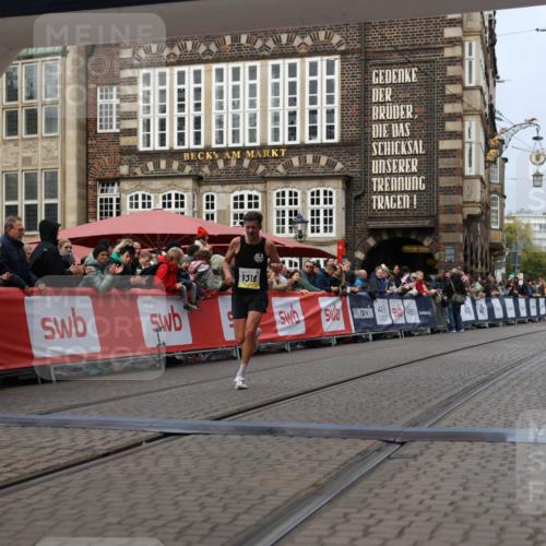 05.10.2025 - 20. swb-Marathon Bremen Yannick Fuchs http://msf.ph/oto/9233947 05.10.2025 10:34:43 Ziel 9319, 10718 meine-sportfotos.de