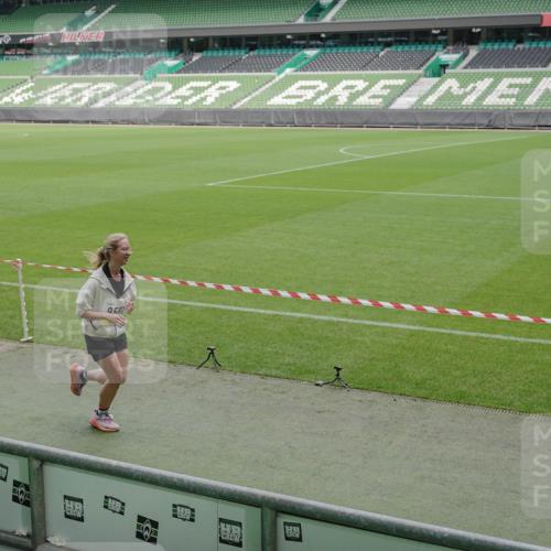 05.10.2025 - 20. swb-Marathon Bremen Michael Burmester http://msf.ph/oto/9233951 05.10.2025 10:31:44 Laufen im Stadion 7193, 7251, 8888, 9004, 9172, 9196, 9226, 9252, 9256, 9263, 9267, 9287, 9337, 9415, 9431, 9449, 9457, 9506, 9581, 9584, 9715, 9742, 9791, 9807, 9852, 9871, 9903, 9934, 10014, 10016, 10019, 10020, 10029, 10038, 10057, 10064, 10163, 10199, 10206, 10222, 10226, 10240, 10242, 10279, 10296, 10310, 10317, 10321, 10327, 10335, 10356, 10369, 10438, 10468, 10514, 10537, 10543, 10609, 10616, 10636, 10638, 10655, 10662, 10668, 10669, 10698, 10719, 10743, 10785, 9214 meine-sportfotos.de