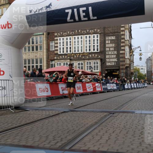 05.10.2025 - 20. swb-Marathon Bremen Yannick Fuchs http://msf.ph/oto/9233957 05.10.2025 10:34:44 Ziel 9319, 10718 meine-sportfotos.de