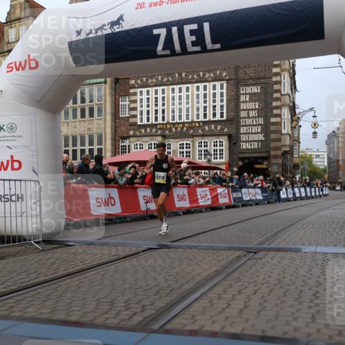 05.10.2025 - 20. swb-Marathon Bremen Yannick Fuchs http://msf.ph/oto/9233963 05.10.2025 10:34:44 Ziel 9319, 10718 meine-sportfotos.de