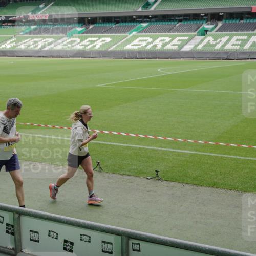 05.10.2025 - 20. swb-Marathon Bremen Michael Burmester http://msf.ph/oto/9233970 05.10.2025 10:31:44 Laufen im Stadion 7193, 7251, 8888, 9004, 9172, 9196, 9226, 9252, 9256, 9263, 9267, 9287, 9337, 9415, 9431, 9449, 9457, 9506, 9581, 9584, 9715, 9742, 9791, 9807, 9852, 9871, 9903, 9934, 10014, 10016, 10019, 10020, 10029, 10038, 10057, 10064, 10163, 10199, 10206, 10222, 10226, 10240, 10242, 10279, 10296, 10310, 10317, 10321, 10327, 10335, 10356, 10369, 10438, 10468, 10514, 10537, 10543, 10609, 10616, 10636, 10638, 10655, 10662, 10668, 10669, 10698, 10719, 10743, 10785, 9214 meine-sportfotos.de