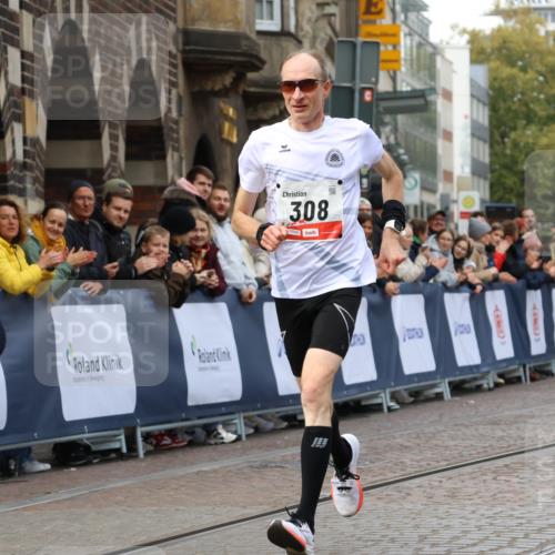 05.10.2025 - 20. swb-Marathon Bremen Strokosch-Dieckow http://msf.ph/oto/9233971 05.10.2025 12:35:27 Ziel 308, 1994 meine-sportfotos.de