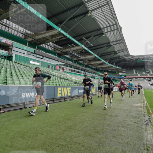 05.10.2025 - 20. swb-Marathon Bremen Michael Burmester http://msf.ph/oto/9233973 05.10.2025 12:57:09 Laufen im Stadion 31, 237, 246, 299, 305, 479, 591, 613, 820, 833, 1161, 1317, 1382, 1595, 1627, 1971, 1977, 2166, 2269, 2436, 2522, 2571, 2634, 3396, 3471, 3591, 3606, 3813, 3969, 3980, 4101, 4484, 4496, 4821, 5104, 5246, 5255, 5419, 5503, 5664, 6250, 6267, 6451, 6486, 6493, 6510, 6768, 6926, 7017, 7086, 7283, 7320, 7371, 7390, 7490, 7546, 7578, 7783, 7940, 8023, 8479, 8564, 8903, 8964, 8973, 9054, 9129, 830, 901, 1380, 1679, 2149, 2263, 2438, 3392, 4485, 5469 meine-sportfotos.de
