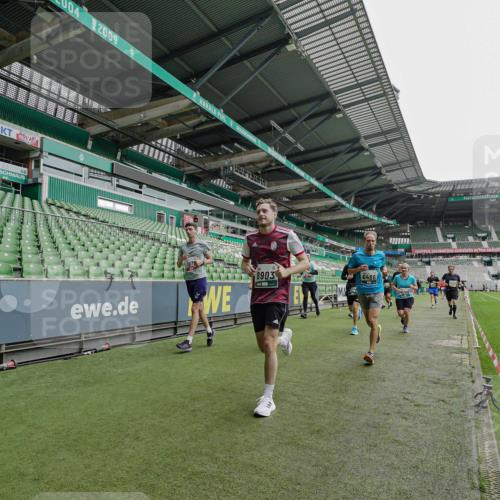05.10.2025 - 20. swb-Marathon Bremen Michael Burmester http://msf.ph/oto/9233991 05.10.2025 12:57:11 Laufen im Stadion 31, 237, 246, 299, 305, 479, 591, 613, 820, 833, 1161, 1317, 1382, 1595, 1627, 1971, 1977, 2166, 2269, 2436, 2522, 2571, 2634, 3396, 3471, 3591, 3606, 3813, 3969, 4484, 4496, 4821, 5104, 5149, 5246, 5255, 5419, 5503, 5664, 6250, 6267, 6451, 6486, 6493, 6510, 6534, 6535, 6768, 6926, 7017, 7086, 7283, 7320, 7371, 7390, 7490, 7546, 7578, 7783, 7940, 8023, 8479, 8564, 8903, 8964, 8973, 9054, 9129, 830, 901, 1380, 1679, 2263, 2438, 2634, 3392, 3980, 4101, 4485, 5469 meine-sportfotos.de
