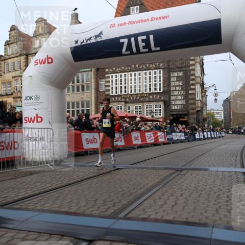 05.10.2025 - 20. swb-Marathon Bremen Yannick Fuchs http://msf.ph/oto/9233993 05.10.2025 10:34:44 Ziel 9319, 10718 meine-sportfotos.de