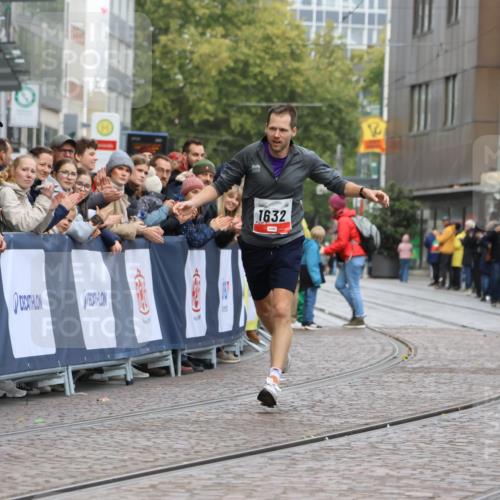 05.10.2025 - 20. swb-Marathon Bremen Strokosch-Dieckow http://msf.ph/oto/9233996 05.10.2025 12:36:31 Ziel 1632 meine-sportfotos.de