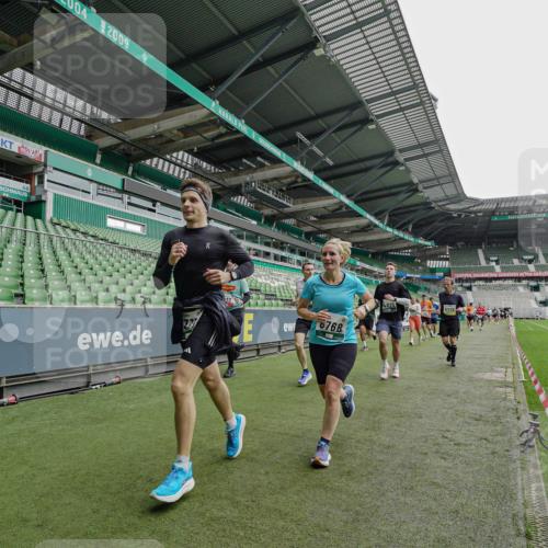 05.10.2025 - 20. swb-Marathon Bremen Michael Burmester http://msf.ph/oto/9234009 05.10.2025 12:57:14 Laufen im Stadion 31, 237, 246, 299, 305, 479, 613, 820, 833, 1161, 1317, 1382, 1595, 1627, 1971, 1977, 2166, 2269, 2436, 2522, 2571, 3396, 3471, 3591, 3813, 3969, 4484, 4496, 4821, 5104, 5149, 5246, 5255, 5503, 5664, 6250, 6267, 6451, 6486, 6493, 6510, 6534, 6535, 6768, 6926, 7017, 7086, 7283, 7371, 7390, 7490, 7546, 7578, 7940, 8023, 8479, 8564, 8903, 8964, 8973, 9054, 9129, 591, 830, 1380, 1679, 2263, 2438, 2634, 3392, 3606, 3980, 4101, 4485, 5469 meine-sportfotos.de