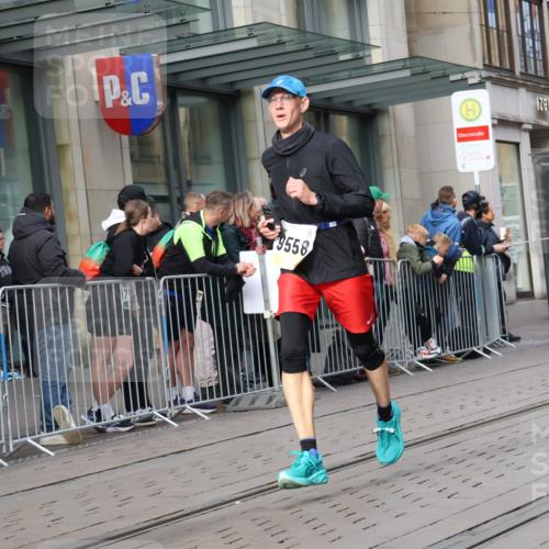 05.10.2025 - 20. swb-Marathon Bremen Strokosch-Dieckow http://msf.ph/oto/9234011 05.10.2025 10:42:48 Ziel 9006, 9302, 9558, 10045, 10474, 10541, 10553, 10624, 10961, 10979, 11304, 11476, 9006, 9302, 9558, 10045, 10474, 10541, 10553, 10624, 10961, 10979, 11304, 11476 meine-sportfotos.de
