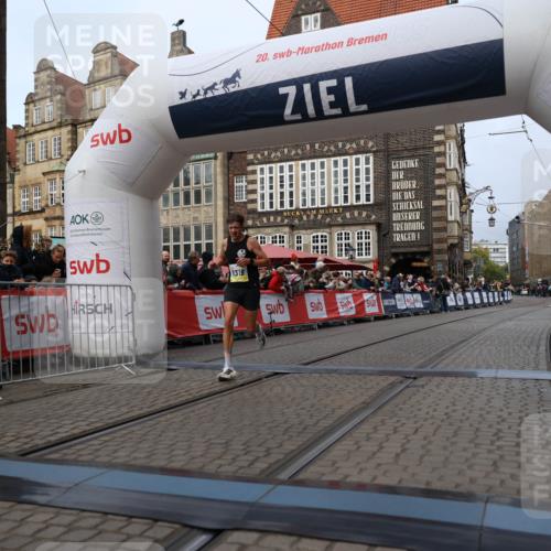 05.10.2025 - 20. swb-Marathon Bremen Yannick Fuchs http://msf.ph/oto/9234012 05.10.2025 10:34:44 Ziel 9319, 10718 meine-sportfotos.de