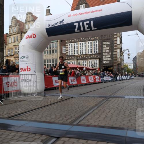 05.10.2025 - 20. swb-Marathon Bremen Yannick Fuchs http://msf.ph/oto/9234019 05.10.2025 10:34:44 Ziel 9319, 10718 meine-sportfotos.de