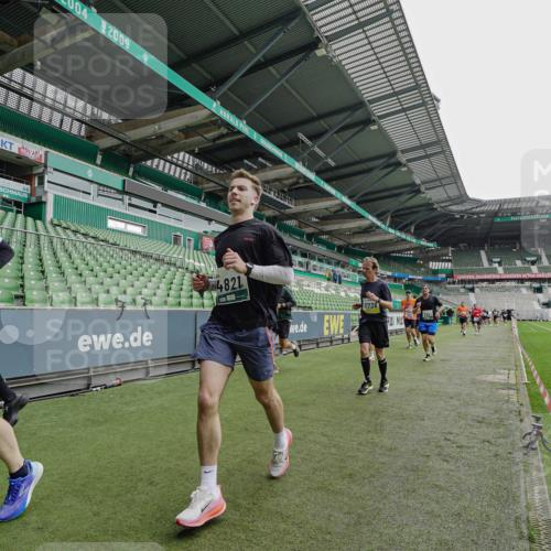 05.10.2025 - 20. swb-Marathon Bremen Michael Burmester http://msf.ph/oto/9234026 05.10.2025 12:57:15 Laufen im Stadion 31, 237, 246, 299, 305, 479, 613, 820, 833, 1161, 1317, 1382, 1595, 1627, 1971, 1977, 2166, 2269, 2436, 2522, 2571, 3396, 3471, 3591, 3798, 3813, 3969, 4089, 4484, 4496, 4821, 5100, 5104, 5149, 5246, 5255, 5503, 5664, 6250, 6267, 6451, 6486, 6493, 6510, 6534, 6535, 6768, 6926, 7017, 7086, 7283, 7371, 7390, 7490, 7546, 7578, 7940, 8023, 8479, 8564, 8903, 8964, 8973, 9054, 9129, 9983, 591, 1380, 1679, 2263, 2438, 2571, 2634, 3392, 3606, 3980, 4101, 5255, 5469 meine-sportfotos.de
