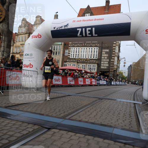 05.10.2025 - 20. swb-Marathon Bremen Yannick Fuchs http://msf.ph/oto/9234043 05.10.2025 10:34:45 Ziel 9319, 10718 meine-sportfotos.de