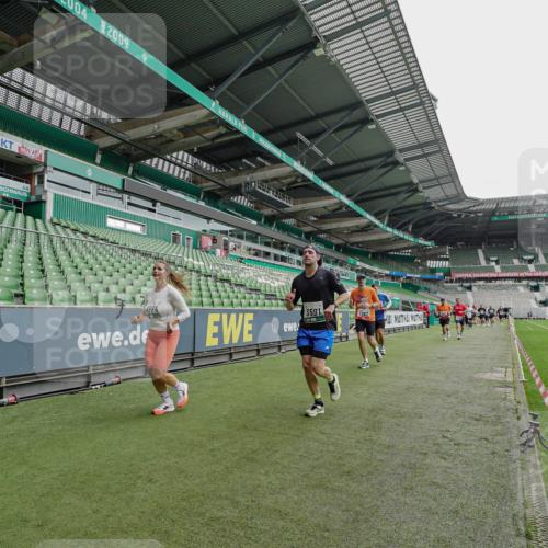 05.10.2025 - 20. swb-Marathon Bremen Michael Burmester http://msf.ph/oto/9234046 05.10.2025 12:57:17 Laufen im Stadion 31, 237, 246, 299, 305, 479, 613, 820, 833, 1161, 1317, 1382, 1491, 1595, 1627, 1971, 1977, 2166, 2269, 2304, 2436, 2522, 3396, 3471, 3591, 3798, 3813, 3969, 4089, 4484, 4496, 4821, 5100, 5104, 5149, 5246, 5503, 5664, 6250, 6267, 6451, 6486, 6493, 6510, 6534, 6535, 6768, 6926, 7017, 7086, 7283, 7371, 7390, 7490, 7546, 7578, 7940, 8023, 8479, 8564, 8801, 8903, 8964, 8973, 9054, 9129, 9983, 591, 1380, 1679, 2263, 2438, 2571, 2634, 3392, 3606, 3980, 4101, 5255, 5469 meine-sportfotos.de