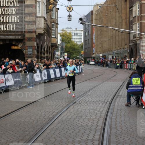 05.10.2025 - 20. swb-Marathon Bremen Yannick Fuchs http://msf.ph/oto/9234050 05.10.2025 10:34:54 Ziel 10410 meine-sportfotos.de