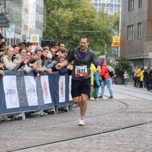 05.10.2025 - 20. swb-Marathon Bremen Strokosch-Dieckow http://msf.ph/oto/9234055 05.10.2025 12:36:31 Ziel 1632 meine-sportfotos.de