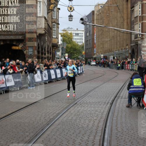 05.10.2025 - 20. swb-Marathon Bremen Yannick Fuchs http://msf.ph/oto/9234060 05.10.2025 10:34:54 Ziel 10410 meine-sportfotos.de