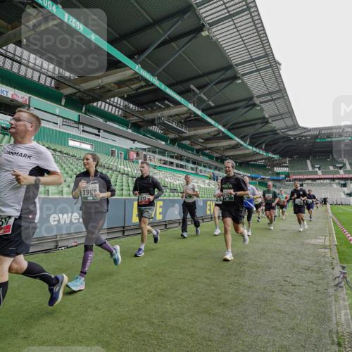05.10.2025 - 20. swb-Marathon Bremen Michael Burmester http://msf.ph/oto/9234103 05.10.2025 12:57:28 Laufen im Stadion 31, 237, 246, 299, 305, 415, 479, 613, 820, 833, 1317, 1382, 1491, 1595, 1627, 1971, 1977, 2166, 2234, 2240, 2269, 2304, 2436, 2522, 3396, 3471, 3591, 3798, 3813, 3969, 3977, 4089, 4484, 4496, 4821, 5100, 5104, 5149, 5503, 5664, 6250, 6267, 6372, 6486, 6493, 6510, 6534, 6535, 6768, 7017, 7086, 7371, 7390, 7546, 7578, 7731, 7911, 7940, 8023, 8128, 8479, 8564, 8801, 8903, 8964, 8973, 8993, 9129, 9983, 11658, 591, 1161, 1679, 2263, 2571, 2634, 3606, 3980, 4101, 5255 meine-sportfotos.de