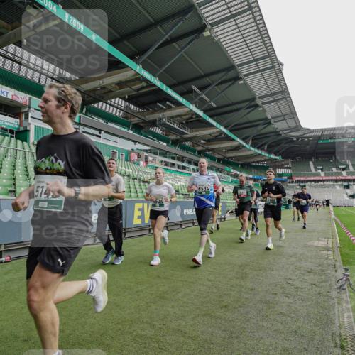 05.10.2025 - 20. swb-Marathon Bremen Michael Burmester http://msf.ph/oto/9234116 05.10.2025 12:57:29 Laufen im Stadion 31, 237, 246, 299, 305, 415, 479, 613, 820, 833, 1317, 1382, 1491, 1595, 1627, 1971, 1977, 2166, 2234, 2240, 2269, 2304, 2436, 2522, 3396, 3471, 3591, 3798, 3813, 3969, 3977, 4089, 4401, 4484, 4496, 4821, 5100, 5104, 5149, 5503, 5645, 5664, 6250, 6267, 6372, 6486, 6493, 6510, 6525, 6534, 6535, 6768, 7017, 7086, 7371, 7390, 7546, 7578, 7731, 7911, 7940, 8023, 8128, 8479, 8801, 8903, 8964, 8973, 8993, 9129, 9983, 11658, 591, 1161, 2571, 2634, 3606, 3980, 4101, 5255 meine-sportfotos.de