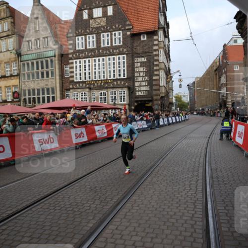 05.10.2025 - 20. swb-Marathon Bremen Yannick Fuchs http://msf.ph/oto/9234119 05.10.2025 10:34:56 Ziel 10410 meine-sportfotos.de