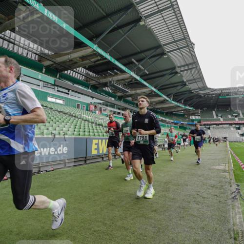 05.10.2025 - 20. swb-Marathon Bremen Michael Burmester http://msf.ph/oto/9234124 05.10.2025 12:57:30 Laufen im Stadion 31, 237, 246, 299, 305, 415, 479, 613, 820, 833, 1317, 1382, 1491, 1595, 1627, 1971, 1977, 2166, 2234, 2240, 2269, 2304, 2436, 2522, 3396, 3471, 3591, 3798, 3813, 3969, 3977, 4089, 4401, 4484, 4496, 4821, 5100, 5104, 5149, 5503, 5645, 5664, 6250, 6267, 6372, 6486, 6493, 6510, 6525, 6534, 6535, 6768, 7017, 7086, 7371, 7390, 7546, 7578, 7731, 7911, 7940, 8023, 8128, 8479, 8801, 8903, 8964, 8973, 8993, 9129, 9983, 11658, 591, 1161, 2571, 2634, 3606, 3980, 4101, 5255 meine-sportfotos.de