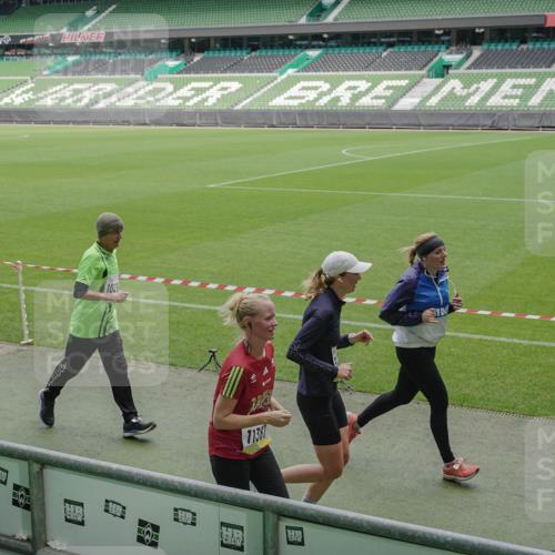 05.10.2025 - 20. swb-Marathon Bremen Michael Burmester http://msf.ph/oto/9234138 05.10.2025 10:31:48 Laufen im Stadion 7193, 7251, 8118, 8888, 9004, 9172, 9196, 9226, 9252, 9256, 9267, 9287, 9337, 9415, 9427, 9431, 9449, 9457, 9506, 9581, 9584, 9715, 9742, 9791, 9807, 9852, 9871, 9903, 9934, 10014, 10016, 10019, 10020, 10029, 10038, 10057, 10064, 10075, 10128, 10163, 10199, 10206, 10222, 10226, 10240, 10242, 10262, 10279, 10296, 10310, 10321, 10327, 10335, 10356, 10369, 10438, 10468, 10537, 10543, 10609, 10616, 10636, 10638, 10655, 10662, 10668, 10669, 10698, 10719, 10743, 10785 meine-sportfotos.de