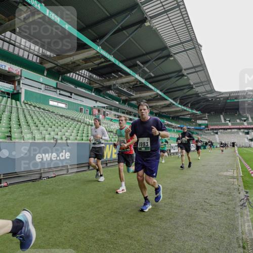 05.10.2025 - 20. swb-Marathon Bremen Michael Burmester http://msf.ph/oto/9234145 05.10.2025 12:57:32 Laufen im Stadion 31, 237, 246, 299, 305, 415, 479, 613, 820, 833, 1317, 1382, 1491, 1595, 1627, 1971, 1977, 2166, 2234, 2240, 2269, 2304, 2436, 2522, 2662, 3396, 3471, 3591, 3798, 3813, 3969, 3977, 4089, 4102, 4401, 4484, 4496, 4821, 5100, 5104, 5149, 5503, 5645, 5664, 6250, 6267, 6372, 6486, 6493, 6510, 6525, 6534, 6535, 6768, 7017, 7086, 7371, 7390, 7546, 7578, 7731, 7911, 7940, 8023, 8128, 8479, 8801, 8903, 8964, 8973, 8993, 9129, 9983, 11658, 591, 1161, 2571, 3606, 5255 meine-sportfotos.de