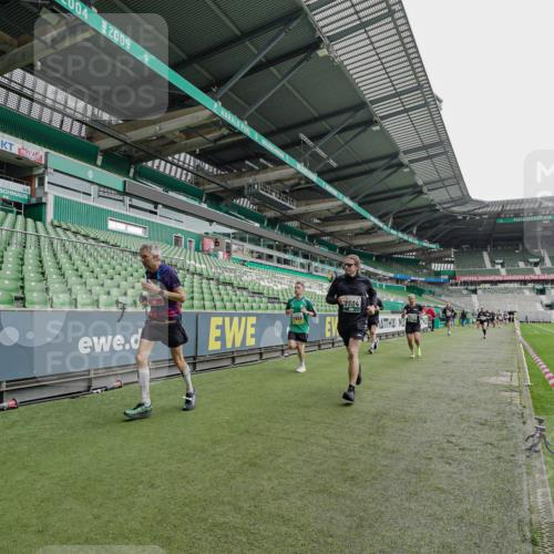 05.10.2025 - 20. swb-Marathon Bremen Michael Burmester http://msf.ph/oto/9234151 05.10.2025 12:57:33 Laufen im Stadion 31, 237, 246, 299, 305, 415, 479, 613, 820, 833, 1317, 1382, 1491, 1595, 1627, 1971, 1977, 2166, 2234, 2240, 2269, 2304, 2436, 2522, 2662, 3396, 3471, 3591, 3798, 3813, 3969, 3977, 4089, 4102, 4287, 4401, 4484, 4496, 4821, 5100, 5104, 5149, 5503, 5562, 5645, 5664, 6250, 6267, 6372, 6486, 6493, 6510, 6525, 6534, 6535, 6768, 7017, 7086, 7371, 7390, 7546, 7578, 7731, 7911, 7940, 8023, 8128, 8479, 8801, 8903, 8964, 8973, 8993, 9129, 9983, 11658, 591, 1161, 2571, 3606, 5255 meine-sportfotos.de