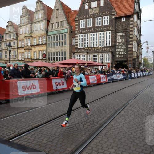 05.10.2025 - 20. swb-Marathon Bremen Yannick Fuchs http://msf.ph/oto/9234154 05.10.2025 10:34:56 Ziel 10410 meine-sportfotos.de