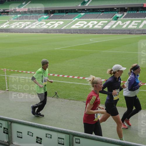 05.10.2025 - 20. swb-Marathon Bremen Michael Burmester http://msf.ph/oto/9234155 05.10.2025 10:31:49 Laufen im Stadion 7193, 7251, 8118, 8888, 9004, 9172, 9196, 9226, 9252, 9256, 9267, 9287, 9337, 9415, 9427, 9431, 9457, 9506, 9581, 9584, 9742, 9791, 9807, 9852, 9871, 9903, 9934, 10014, 10016, 10019, 10020, 10029, 10038, 10057, 10064, 10075, 10128, 10163, 10199, 10206, 10222, 10226, 10240, 10242, 10262, 10279, 10296, 10310, 10321, 10327, 10335, 10356, 10369, 10438, 10468, 10537, 10543, 10609, 10616, 10636, 10638, 10655, 10662, 10668, 10669, 10698, 10719, 10743, 10785 meine-sportfotos.de