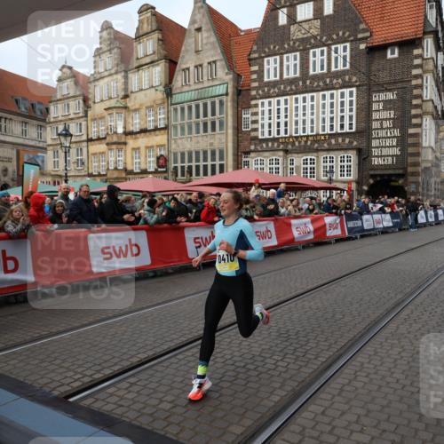 05.10.2025 - 20. swb-Marathon Bremen Yannick Fuchs http://msf.ph/oto/9234175 05.10.2025 10:34:56 Ziel 10410 meine-sportfotos.de
