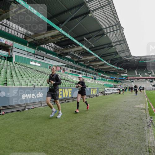 05.10.2025 - 20. swb-Marathon Bremen Michael Burmester http://msf.ph/oto/9234177 05.10.2025 12:57:40 Laufen im Stadion 237, 246, 305, 415, 613, 820, 833, 1317, 1382, 1491, 1971, 2166, 2234, 2240, 2269, 2304, 2436, 2522, 2662, 3396, 3591, 3798, 3813, 3969, 3977, 4089, 4102, 4287, 4401, 4496, 4747, 4821, 5100, 5104, 5149, 5503, 5562, 5645, 5664, 5728, 6161, 6250, 6267, 6317, 6372, 6486, 6510, 6525, 6534, 6535, 6768, 6999, 7053, 7086, 7371, 7390, 7546, 7578, 7588, 7731, 7911, 7940, 8023, 8128, 8801, 8827, 8903, 8964, 8973, 8993, 9129, 9983, 11658, 31, 299, 479, 1161, 1595, 1627 meine-sportfotos.de