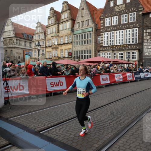 05.10.2025 - 20. swb-Marathon Bremen Yannick Fuchs http://msf.ph/oto/9234187 05.10.2025 10:34:57 Ziel 10410 meine-sportfotos.de