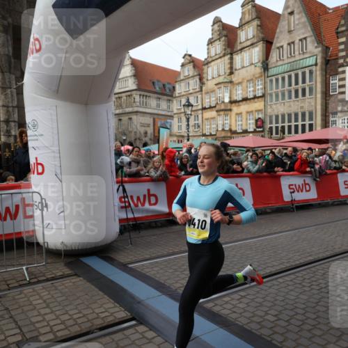 05.10.2025 - 20. swb-Marathon Bremen Yannick Fuchs http://msf.ph/oto/9234196 05.10.2025 10:34:57 Ziel 10410 meine-sportfotos.de