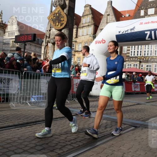 05.10.2025 - 20. swb-Marathon Bremen Yannick Fuchs http://msf.ph/oto/9234197 05.10.2025 11:04:05 Ziel 7788, 9241, 9379, 9571, 10106, 10265, 10271, 11183, 11272, 11609 meine-sportfotos.de
