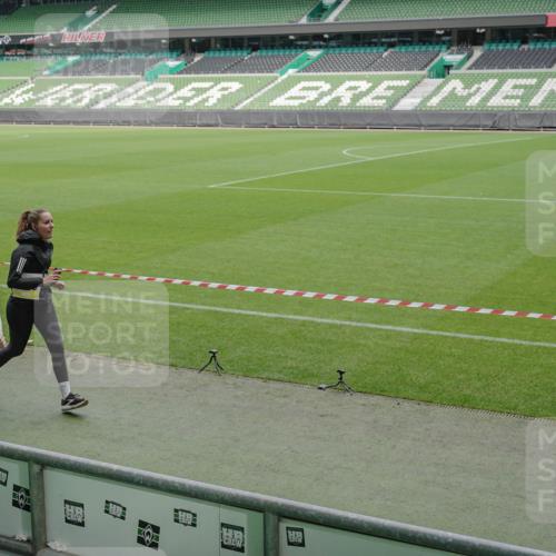 05.10.2025 - 20. swb-Marathon Bremen Michael Burmester http://msf.ph/oto/9234209 05.10.2025 10:31:52 Laufen im Stadion 7193, 7251, 8118, 8888, 9004, 9172, 9196, 9226, 9252, 9256, 9287, 9337, 9415, 9427, 9431, 9457, 9506, 9581, 9621, 9701, 9791, 9807, 9852, 9871, 9903, 9956, 10014, 10019, 10020, 10029, 10038, 10057, 10064, 10075, 10128, 10163, 10199, 10206, 10222, 10226, 10240, 10242, 10262, 10279, 10296, 10310, 10321, 10327, 10335, 10356, 10369, 10438, 10468, 10537, 10543, 10609, 10616, 10636, 10638, 10655, 10662, 10668, 10669, 10698, 10719, 10743, 10785, 9267 meine-sportfotos.de