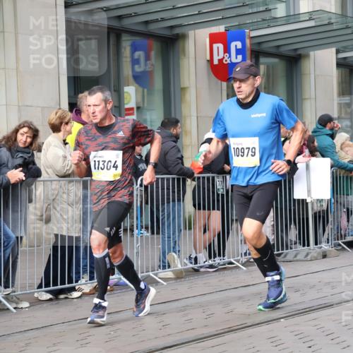 05.10.2025 - 20. swb-Marathon Bremen Strokosch-Dieckow http://msf.ph/oto/9234210 05.10.2025 10:42:59 Ziel 9006, 9967, 10474, 10541, 10553, 10979, 11304, 11476, 9006, 9967, 10474, 10541, 10553, 10979, 11304, 11476 meine-sportfotos.de