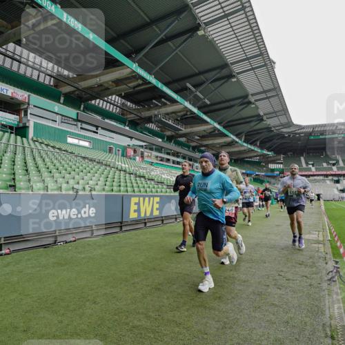 05.10.2025 - 20. swb-Marathon Bremen Michael Burmester http://msf.ph/oto/9234214 05.10.2025 12:57:49 Laufen im Stadion 237, 246, 305, 415, 613, 820, 833, 846, 1317, 1382, 1491, 2158, 2166, 2234, 2240, 2304, 2522, 2648, 2662, 2893, 3396, 3591, 3798, 3813, 3969, 3977, 4089, 4102, 4287, 4389, 4401, 4496, 4747, 4821, 5100, 5149, 5163, 5313, 5503, 5562, 5645, 5664, 5728, 6161, 6267, 6317, 6326, 6372, 6486, 6525, 6534, 6535, 6768, 6999, 7053, 7371, 7588, 7731, 7911, 7940, 8023, 8091, 8113, 8128, 8576, 8801, 8827, 8903, 8964, 8973, 8993, 9151, 9983, 11658, 31, 299, 479, 1595, 1627 meine-sportfotos.de