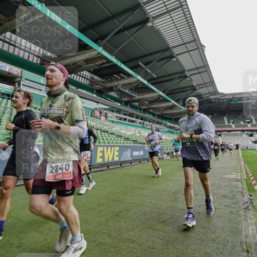 05.10.2025 - 20. swb-Marathon Bremen Michael Burmester http://msf.ph/oto/9234225 05.10.2025 12:57:50 Laufen im Stadion 237, 246, 305, 415, 613, 820, 833, 846, 1317, 1382, 1491, 2158, 2166, 2234, 2240, 2304, 2522, 2648, 2662, 2893, 3396, 3591, 3798, 3813, 3969, 3977, 4089, 4102, 4287, 4389, 4401, 4446, 4496, 4747, 4821, 5100, 5149, 5163, 5313, 5503, 5562, 5645, 5664, 5728, 6161, 6267, 6317, 6326, 6372, 6486, 6525, 6534, 6535, 6768, 6999, 7053, 7371, 7588, 7731, 7911, 7940, 8023, 8091, 8113, 8128, 8576, 8801, 8827, 8903, 8964, 8993, 9151, 9983, 11658, 31, 246, 299, 479, 1595, 1627 meine-sportfotos.de