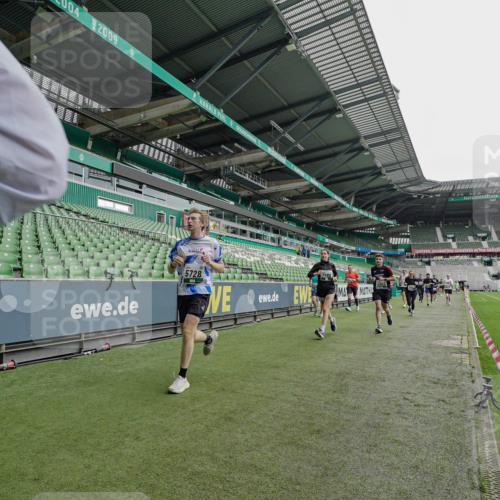05.10.2025 - 20. swb-Marathon Bremen Michael Burmester http://msf.ph/oto/9234233 05.10.2025 12:57:51 Laufen im Stadion 237, 305, 415, 613, 820, 833, 846, 1317, 1382, 1491, 2158, 2166, 2234, 2240, 2304, 2522, 2648, 2662, 2893, 3396, 3591, 3798, 3813, 3969, 3977, 4089, 4102, 4287, 4389, 4401, 4446, 4496, 4747, 4821, 5100, 5149, 5163, 5313, 5503, 5562, 5645, 5664, 5728, 6161, 6267, 6317, 6326, 6372, 6486, 6525, 6534, 6535, 6768, 6999, 7053, 7371, 7588, 7731, 7911, 7940, 8023, 8091, 8113, 8128, 8576, 8801, 8827, 8903, 8964, 8993, 9151, 9983, 11658, 31, 246, 299, 305, 479, 1595, 1627 meine-sportfotos.de