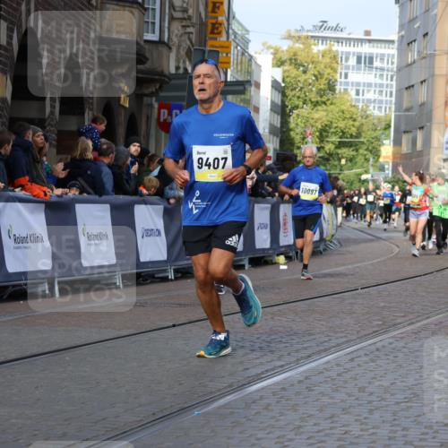 05.10.2025 - 20. swb-Marathon Bremen Strokosch-Dieckow http://msf.ph/oto/9234243 05.10.2025 10:54:23 Ziel 9392, 9407, 9633, 10032, 10097, 10810, 10915, 11040, 11271 meine-sportfotos.de