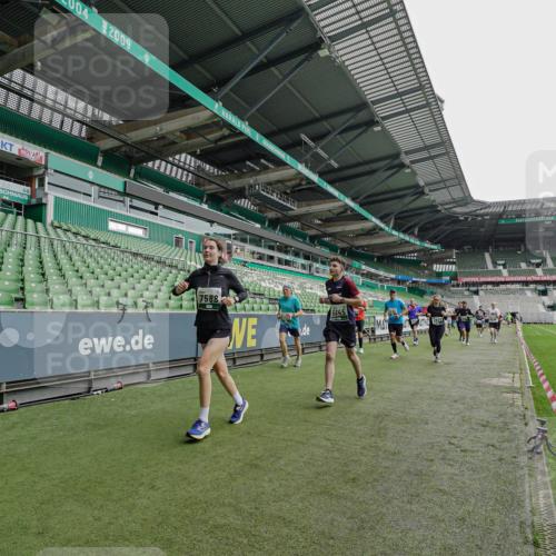 05.10.2025 - 20. swb-Marathon Bremen Michael Burmester http://msf.ph/oto/9234244 05.10.2025 12:57:53 Laufen im Stadion 237, 415, 613, 820, 833, 846, 963, 1317, 1382, 1491, 2158, 2234, 2240, 2304, 2522, 2648, 2662, 2893, 3373, 3396, 3591, 3798, 3969, 3977, 4089, 4102, 4287, 4389, 4401, 4446, 4496, 4747, 4821, 5100, 5149, 5163, 5313, 5562, 5645, 5728, 5917, 6161, 6267, 6317, 6326, 6372, 6486, 6525, 6534, 6535, 6768, 6999, 7053, 7371, 7588, 7731, 7911, 7940, 8023, 8091, 8113, 8128, 8328, 8576, 8801, 8827, 8903, 8964, 8993, 9151, 9983, 11658, 31, 246, 299, 305, 479, 833, 1595, 1627 meine-sportfotos.de