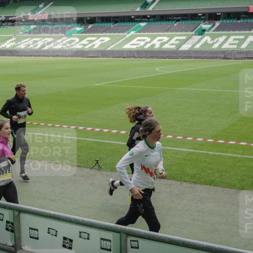 05.10.2025 - 20. swb-Marathon Bremen Michael Burmester http://msf.ph/oto/9234257 05.10.2025 10:31:53 Laufen im Stadion 7193, 7251, 8118, 8888, 9004, 9172, 9196, 9226, 9252, 9256, 9287, 9337, 9415, 9427, 9431, 9457, 9506, 9581, 9621, 9701, 9791, 9807, 9852, 9871, 9903, 9956, 10014, 10019, 10020, 10029, 10038, 10057, 10064, 10075, 10128, 10163, 10199, 10206, 10222, 10226, 10240, 10242, 10262, 10279, 10296, 10310, 10321, 10327, 10335, 10369, 10438, 10468, 10537, 10543, 10609, 10616, 10636, 10638, 10655, 10662, 10668, 10669, 10698, 10719, 10743, 10785, 9267 meine-sportfotos.de