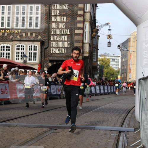 05.10.2025 - 20. swb-Marathon Bremen Yannick Fuchs http://msf.ph/oto/9234263 05.10.2025 11:04:07 Ziel 9241, 9379, 9398, 9571, 10106, 10205, 10265, 10271, 10551, 11183, 11609 meine-sportfotos.de