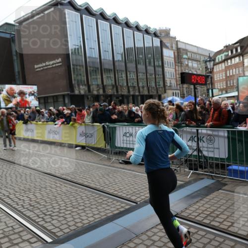 05.10.2025 - 20. swb-Marathon Bremen Yannick Fuchs http://msf.ph/oto/9234272 05.10.2025 10:34:58 Ziel 10410 meine-sportfotos.de