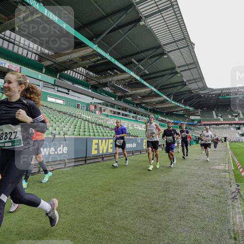 05.10.2025 - 20. swb-Marathon Bremen Michael Burmester http://msf.ph/oto/9234276 05.10.2025 12:57:56 Laufen im Stadion 90, 237, 415, 613, 820, 846, 963, 1317, 1491, 2158, 2234, 2240, 2304, 2522, 2648, 2662, 2821, 2893, 3373, 3396, 3591, 3602, 3798, 3969, 3977, 4089, 4102, 4287, 4389, 4401, 4446, 4496, 4709, 4747, 4821, 5100, 5149, 5163, 5313, 5562, 5645, 5728, 5917, 6161, 6317, 6326, 6372, 6486, 6525, 6534, 6535, 6676, 6768, 6999, 7053, 7371, 7588, 7731, 7911, 7940, 8023, 8091, 8113, 8128, 8328, 8576, 8801, 8827, 8903, 8964, 8993, 9151, 9983, 11658, 31, 246, 299, 305, 479, 833, 1382, 1627 meine-sportfotos.de