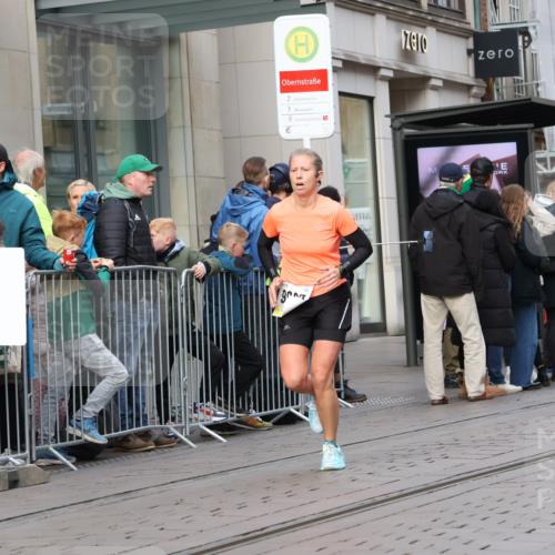 05.10.2025 - 20. swb-Marathon Bremen Strokosch-Dieckow http://msf.ph/oto/9234282 05.10.2025 10:43:07 Ziel 9545, 9967, 10304, 10541, 11304, 9545, 9967, 10304, 10541, 11304 meine-sportfotos.de